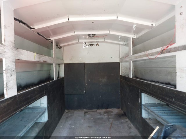 45632466 :رقم المزاد ، 1GDHG31R821195321 vin ، 2002 Gmc Savana Cutaway Standard مزاد بيع