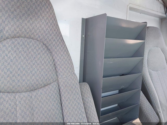 45632466 :رقم المزاد ، 1GDHG31R821195321 vin ، 2002 Gmc Savana Cutaway Standard مزاد بيع