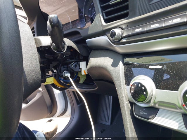 Hyundai ELANTRA SE 2019 5NPD74LF5KH488484 Image 18