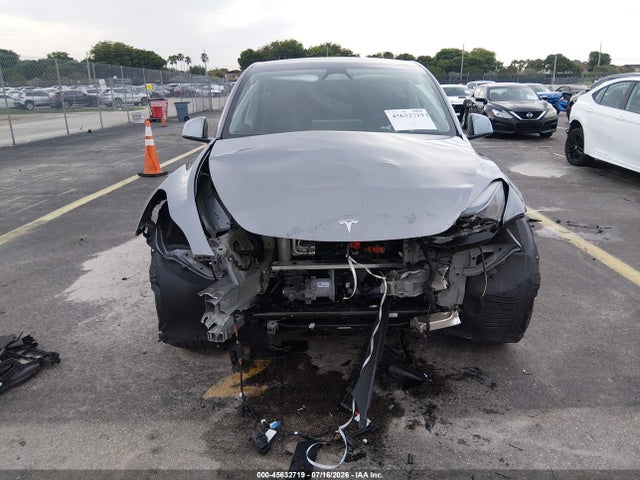 2024 Tesla Model Y Long Range Dual Motor All-wheel Drive მანქანა იყიდება აუქციონზე, vin: 7SAYGDEE4RA319829, აუქციონის ნომერი: 45632719