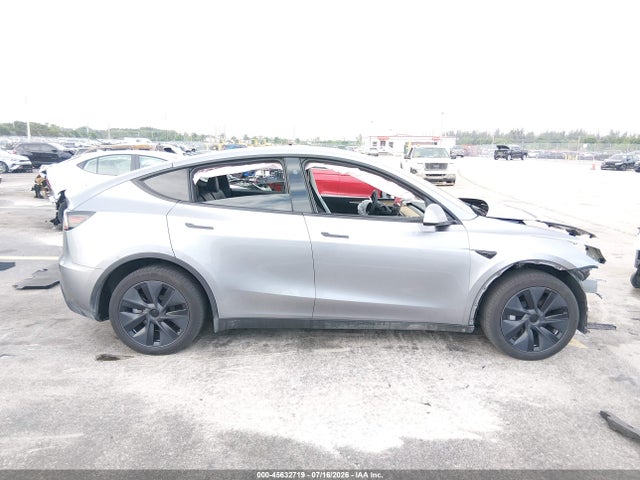 2024 Tesla Model Y Long Range Dual Motor All-wheel Drive მანქანა იყიდება აუქციონზე, vin: 7SAYGDEE4RA319829, აუქციონის ნომერი: 45632719