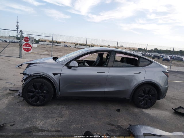 2024 Tesla Model Y Long Range Dual Motor All-wheel Drive მანქანა იყიდება აუქციონზე, vin: 7SAYGDEE4RA319829, აუქციონის ნომერი: 45632719