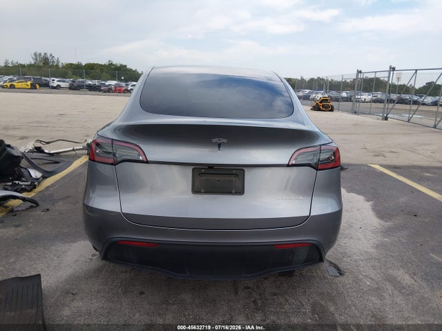 2024 Tesla Model Y Long Range Dual Motor All-wheel Drive მანქანა იყიდება აუქციონზე, vin: 7SAYGDEE4RA319829, აუქციონის ნომერი: 45632719