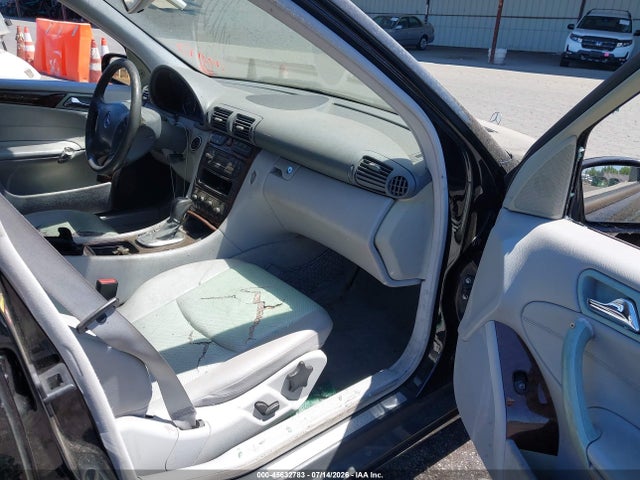 45632783 :رقم المزاد ، WDBRF61J24F547627 vin ، 2004 Mercedes-benz C 240 مزاد بيع