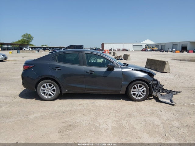 45632786 :رقم المزاد ، 3MYDLBYV7HY182562 vin ، 2017 Toyota Yaris Ia مزاد بيع