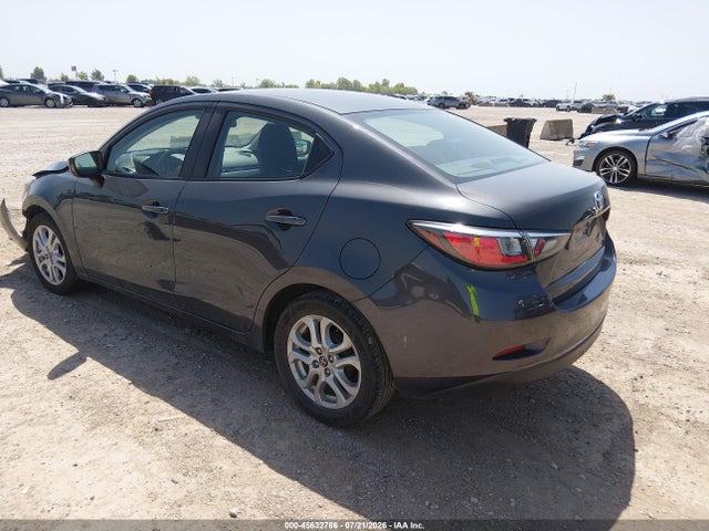 45632786 :رقم المزاد ، 3MYDLBYV7HY182562 vin ، 2017 Toyota Yaris Ia مزاد بيع