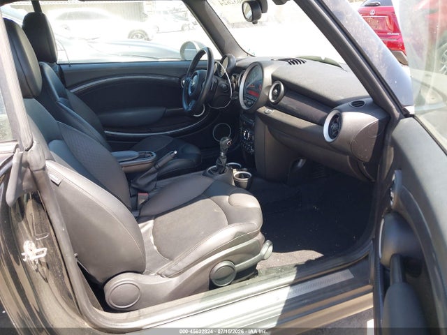 2015 Mini Convertible Cooper S მანქანა იყიდება აუქციონზე, vin: WMWZP3C57F2A91602, აუქციონის ნომერი: 45632824