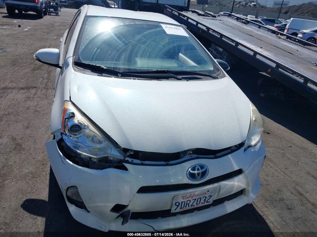 Toyota Prius C One 2014 JTDKDTB39E1082530 Image 13