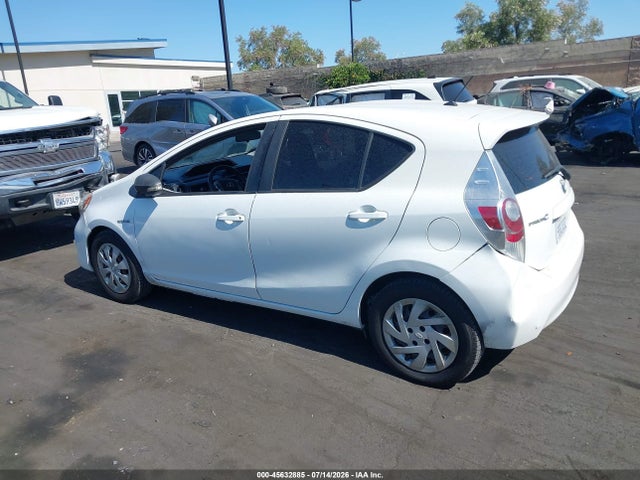 Toyota Prius C One 2014 JTDKDTB39E1082530 Image 15