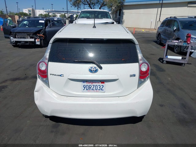 Toyota Prius C One 2014 JTDKDTB39E1082530 Image 17