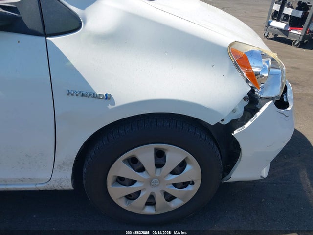 Toyota Prius C One 2014 JTDKDTB39E1082530 Image 12