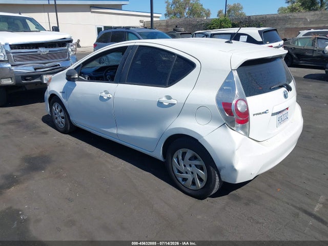 Toyota Prius C One 2014 JTDKDTB39E1082530 Image 3