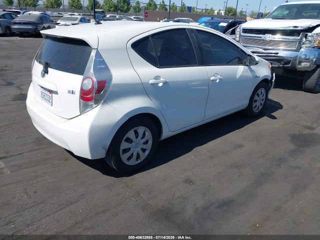 Toyota Prius C One 2014 JTDKDTB39E1082530 Image 4
