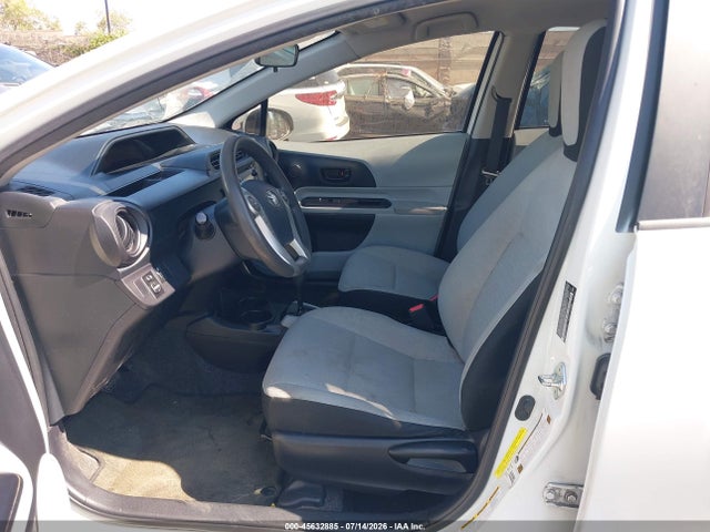 Toyota Prius C One 2014 JTDKDTB39E1082530 Image 5