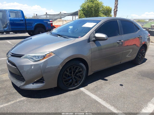 Toyota COROLLA LE 2018 2T1BURHEXJC988431 Image 2