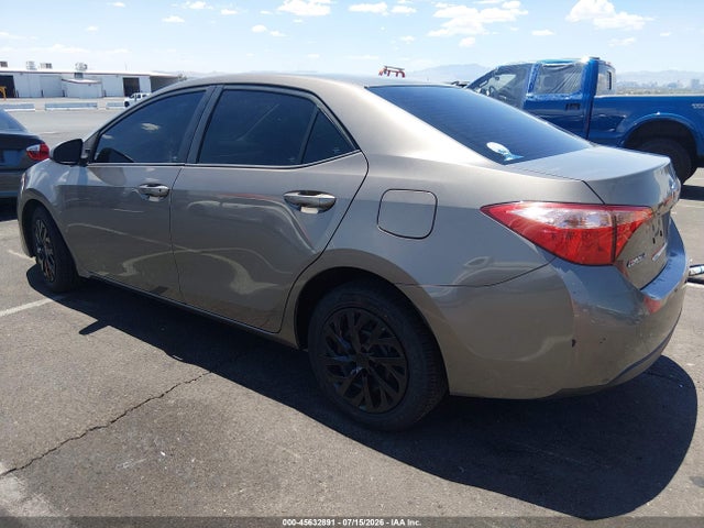 Toyota COROLLA LE 2018 2T1BURHEXJC988431 Image 3
