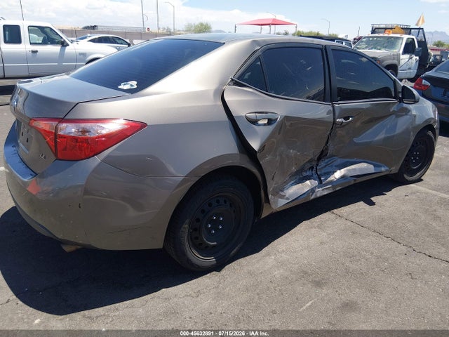 Toyota COROLLA LE 2018 2T1BURHEXJC988431 Image 4