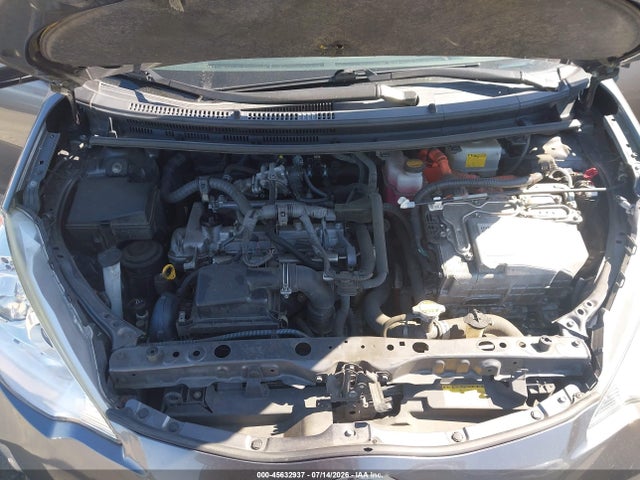 Toyota Prius C Four 2014 JTDKDTB34E1073380 Image 10