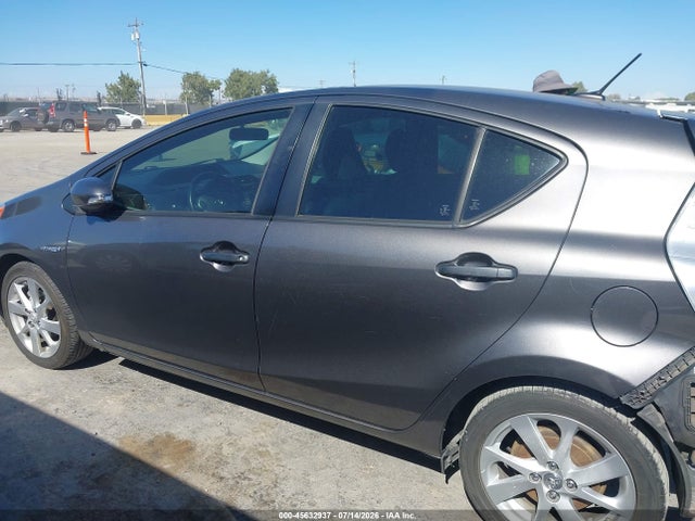 Toyota Prius C Four 2014 JTDKDTB34E1073380 Image 15