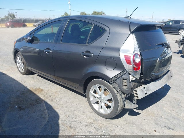 Toyota Prius C Four 2014 JTDKDTB34E1073380 Image 3