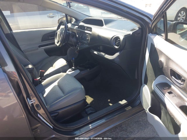 Toyota Prius C Four 2014 JTDKDTB34E1073380 Image 5