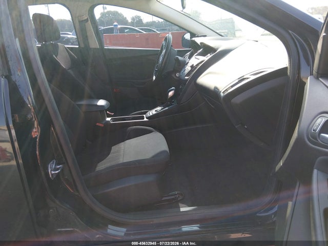 1FADP3K23FL357991 Ford FOCUS SE