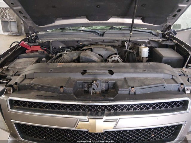 Продажа на аукционе авто 2011 Chevrolet Suburban Lt, vin: 1GNSKJE3XBR381583, номер лота: 45632954