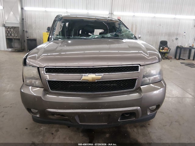 Продажа на аукционе авто 2011 Chevrolet Suburban Lt, vin: 1GNSKJE3XBR381583, номер лота: 45632954