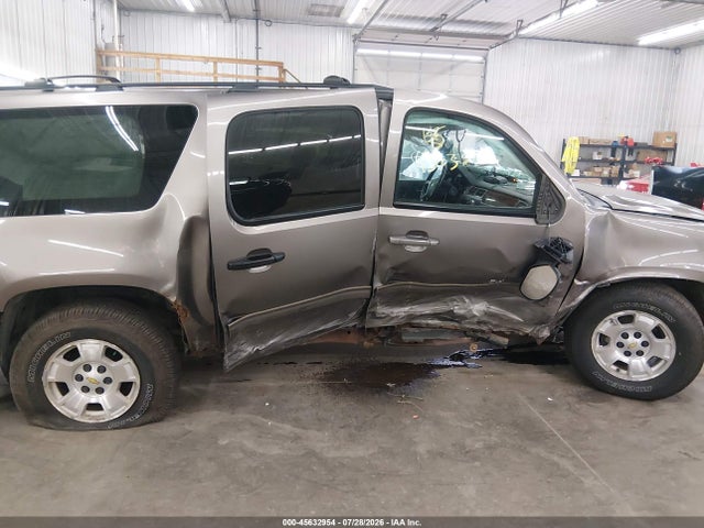 Продажа на аукционе авто 2011 Chevrolet Suburban Lt, vin: 1GNSKJE3XBR381583, номер лота: 45632954
