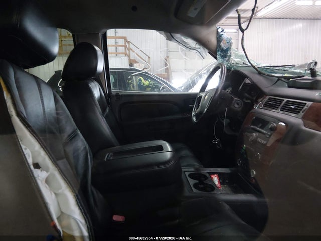 Продажа на аукционе авто 2011 Chevrolet Suburban Lt, vin: 1GNSKJE3XBR381583, номер лота: 45632954