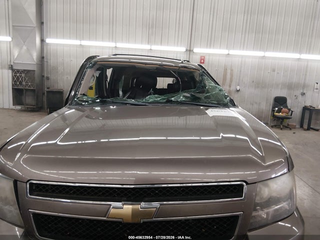 Продажа на аукционе авто 2011 Chevrolet Suburban Lt, vin: 1GNSKJE3XBR381583, номер лота: 45632954