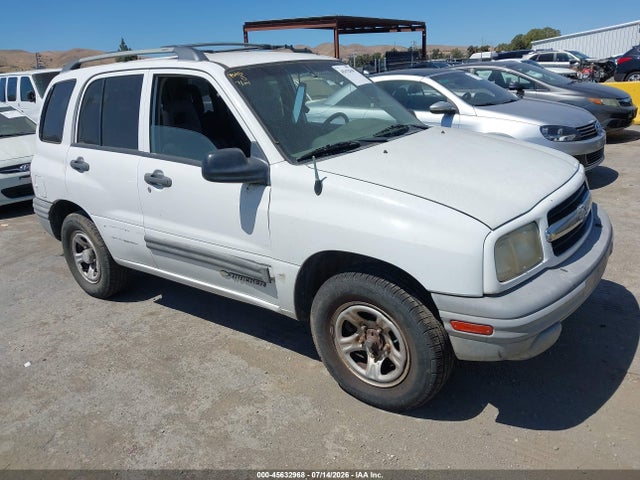 45632968 :رقم المزاد ، 2CNBJ13C736949103 vin ، 2003 Chevrolet Tracker Hard Top Base مزاد بيع