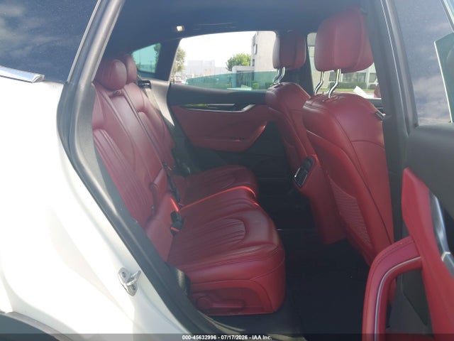 Продажа на аукционе авто 2018 Maserati Levante, vin: ZN661XUAXJX270265, номер лота: 45632996