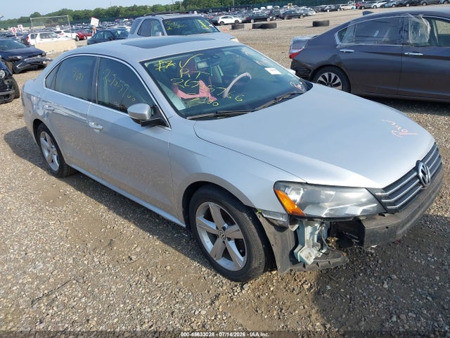 2013 Volkswagen Passat 2.5l Se მანქანა იყიდება აუქციონზე, vin: 1VWBP7A3XDC122310, აუქციონის ნომერი: 45633028