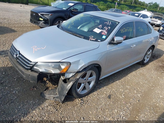 2013 Volkswagen Passat 2.5l Se მანქანა იყიდება აუქციონზე, vin: 1VWBP7A3XDC122310, აუქციონის ნომერი: 45633028