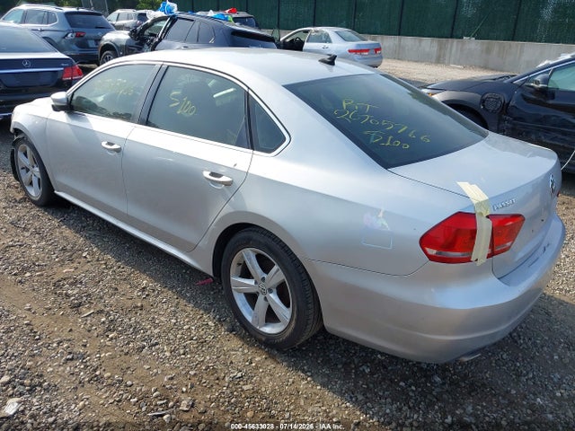 2013 Volkswagen Passat 2.5l Se მანქანა იყიდება აუქციონზე, vin: 1VWBP7A3XDC122310, აუქციონის ნომერი: 45633028
