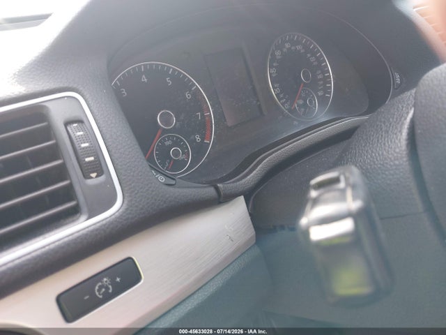 2013 Volkswagen Passat 2.5l Se მანქანა იყიდება აუქციონზე, vin: 1VWBP7A3XDC122310, აუქციონის ნომერი: 45633028