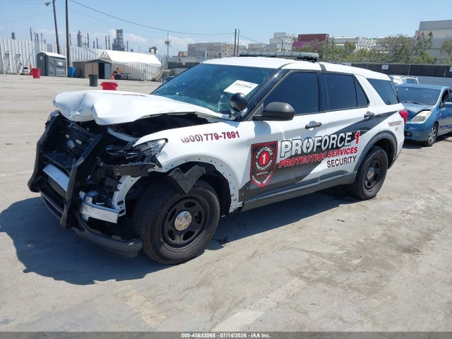 Ford Police Interceptor Utility 2020 1FM5K8AW2LGA84458 Image 2