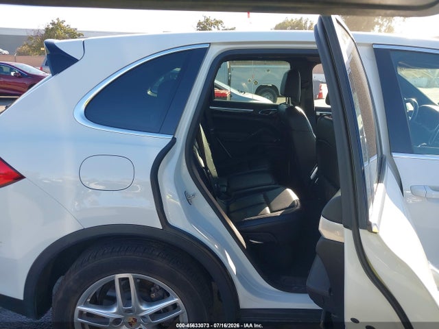 Porsche Cayenne 2014 WP1AA2A20ELA00176 Image 8