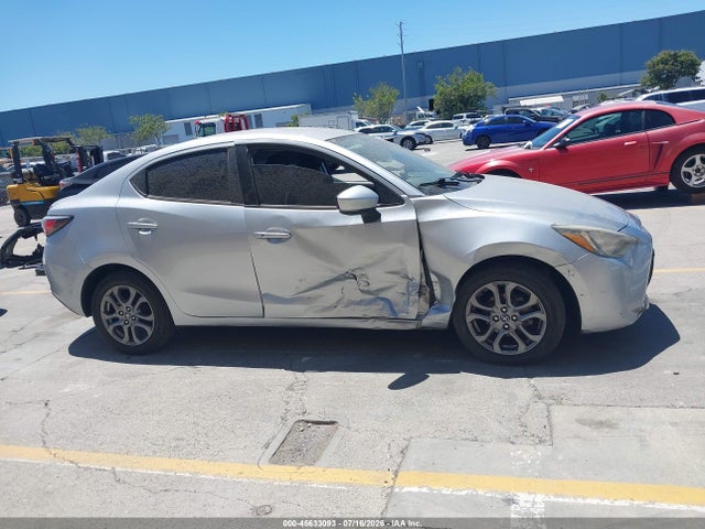 Toyota YARIS LE 2019 3MYDLBYV5KY511475 Image 13