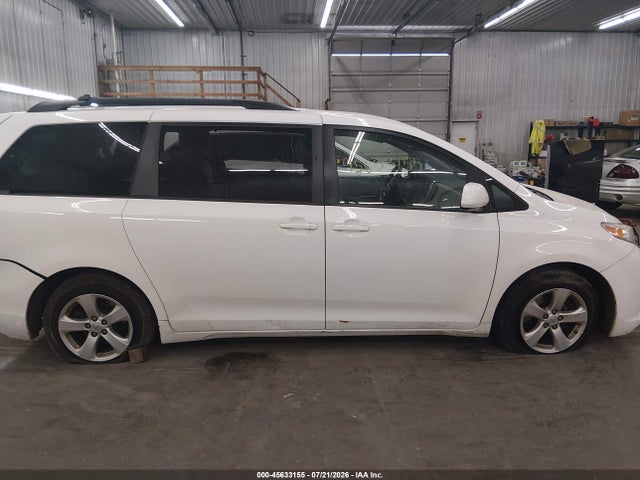 2015 Toyota Sienna Le 8 Passenger მანქანა იყიდება აუქციონზე, vin: 5TDKK3DC9FS601633, აუქციონის ნომერი: 45633155