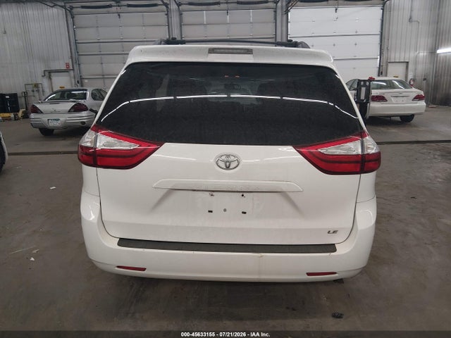 2015 Toyota Sienna Le 8 Passenger მანქანა იყიდება აუქციონზე, vin: 5TDKK3DC9FS601633, აუქციონის ნომერი: 45633155