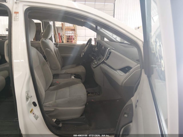 2015 Toyota Sienna Le 8 Passenger მანქანა იყიდება აუქციონზე, vin: 5TDKK3DC9FS601633, აუქციონის ნომერი: 45633155