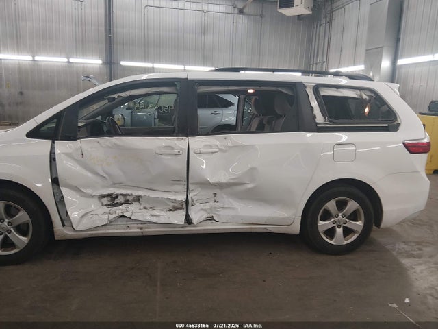 2015 Toyota Sienna Le 8 Passenger მანქანა იყიდება აუქციონზე, vin: 5TDKK3DC9FS601633, აუქციონის ნომერი: 45633155
