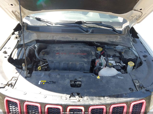 3C4NJCBB9JT182420 Jeep Compass Latitude Fwd