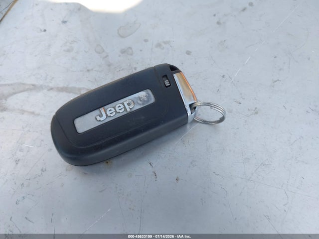 3C4NJCBB9JT182420 Jeep Compass Latitude Fwd