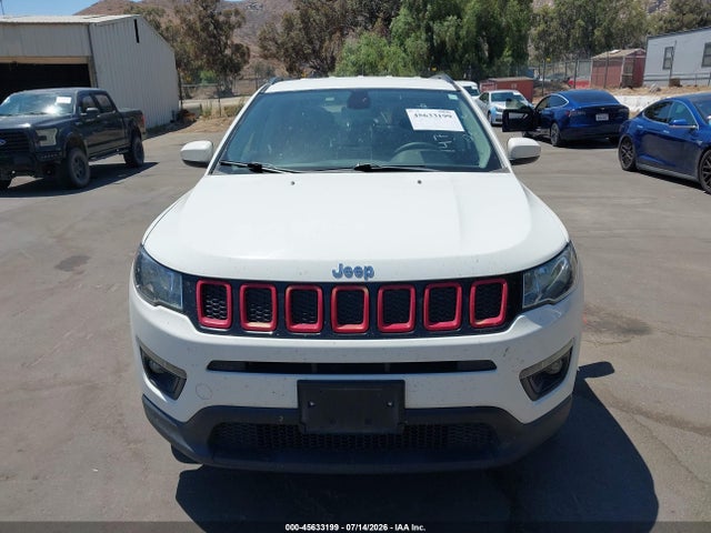 3C4NJCBB9JT182420 Jeep Compass Latitude Fwd