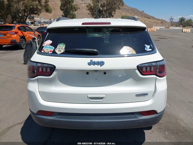 3C4NJCBB9JT182420 Jeep Compass Latitude Fwd