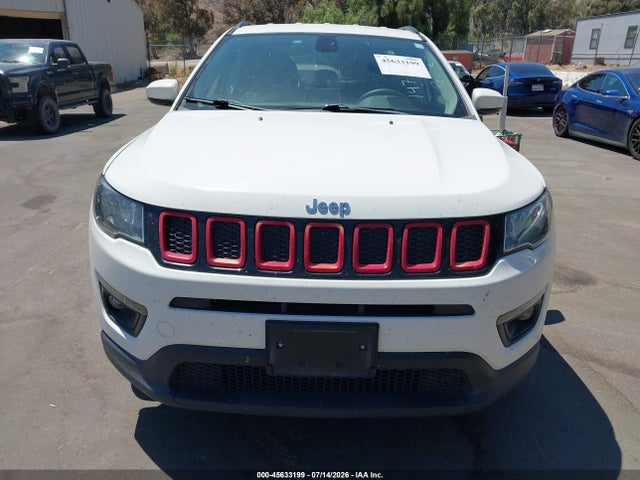 3C4NJCBB9JT182420 Jeep Compass Latitude Fwd