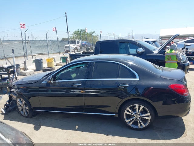 Продажа на аукционе авто 2017 Mercedes-benz C 300, vin: 55SWF4JB4HU232693, номер лота: 45633317